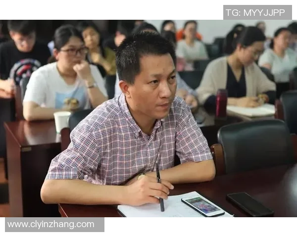 重庆足球队比赛经验深度对比与分析探讨
