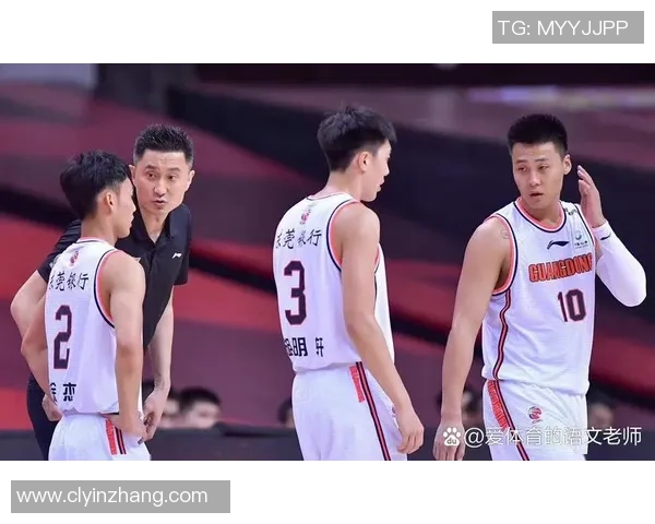 重庆篮球队心理素质引发热议球迷对球队表现的不同看法与争论